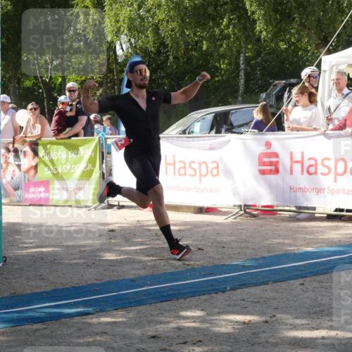 07.09.2025 - 19. Norderstedt Triathlon Zöllner http://msf.ph/oto/8787222 07.09.2025 13:19:03 Ziel 712, 814 meine-sportfotos.de