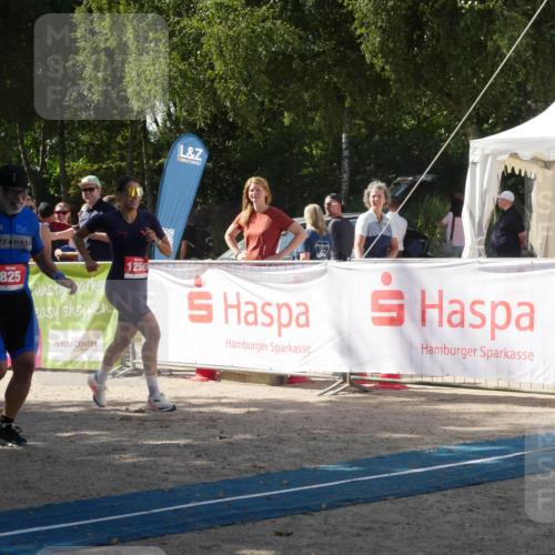 07.09.2025 - 19. Norderstedt Triathlon Zöllner http://msf.ph/oto/8787397 07.09.2025 13:22:44 Ziel 825, 1256 meine-sportfotos.de