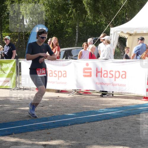 07.09.2025 - 19. Norderstedt Triathlon Zöllner http://msf.ph/oto/8787454 07.09.2025 13:24:08 Ziel 174, 1234 meine-sportfotos.de