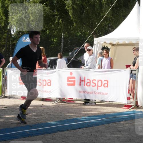 07.09.2025 - 19. Norderstedt Triathlon Zöllner http://msf.ph/oto/8787465 07.09.2025 13:24:21 Ziel  meine-sportfotos.de