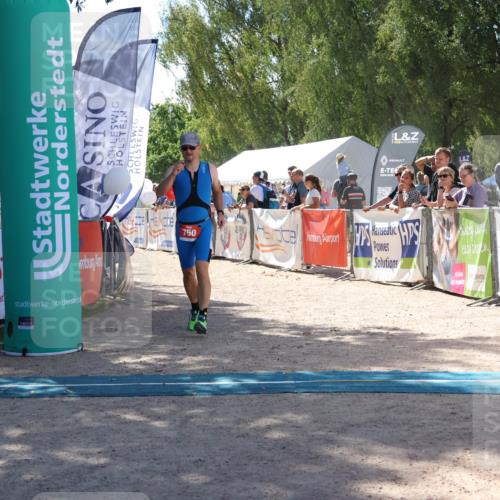 07.09.2025 - 19. Norderstedt Triathlon Zöllner http://msf.ph/oto/8787480 07.09.2025 13:34:38 Ziel 750 meine-sportfotos.de