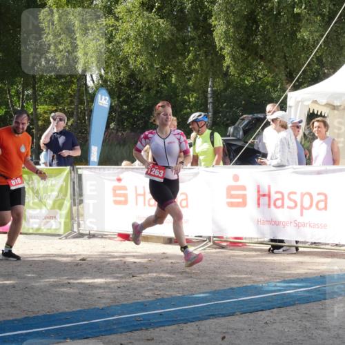 07.09.2025 - 19. Norderstedt Triathlon Zöllner http://msf.ph/oto/8787481 07.09.2025 13:24:59 Ziel 725, 810, 1263 meine-sportfotos.de