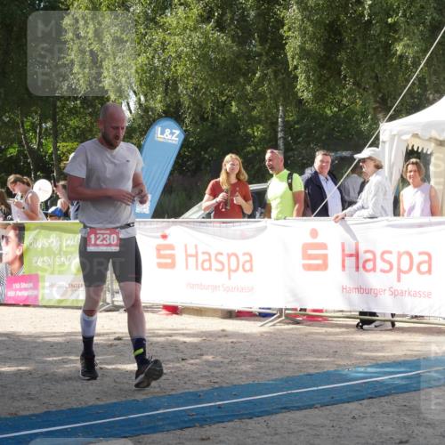 07.09.2025 - 19. Norderstedt Triathlon Zöllner http://msf.ph/oto/8787533 07.09.2025 13:25:38 Ziel 813, 1230 meine-sportfotos.de