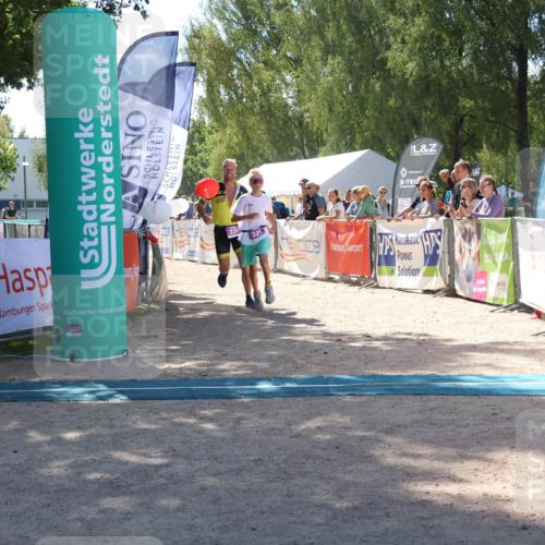 07.09.2025 - 19. Norderstedt Triathlon Zöllner http://msf.ph/oto/8787595 07.09.2025 13:35:45 Ziel 327, 331 meine-sportfotos.de