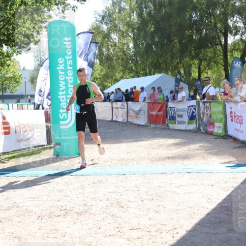 07.09.2025 - 19. Norderstedt Triathlon Zöllner http://msf.ph/oto/8787601 07.09.2025 15:56:09 Ziel 417 meine-sportfotos.de