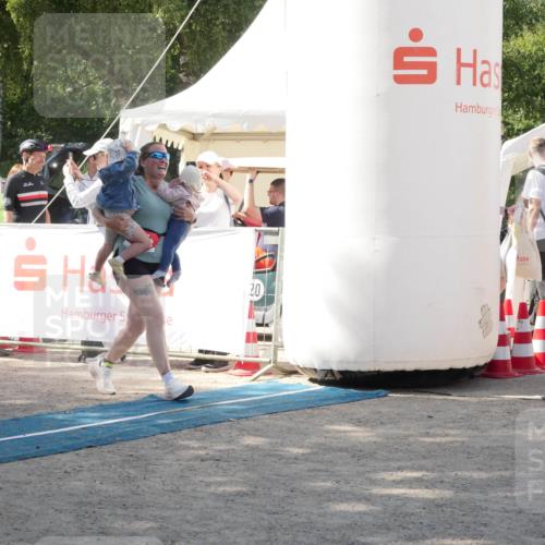 07.09.2025 - 19. Norderstedt Triathlon Zöllner http://msf.ph/oto/8787613 07.09.2025 13:27:38 Ziel 248, 1376 meine-sportfotos.de