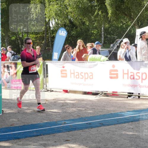 07.09.2025 - 19. Norderstedt Triathlon Zöllner http://msf.ph/oto/8787641 07.09.2025 13:27:48 Ziel 295, 1376 meine-sportfotos.de