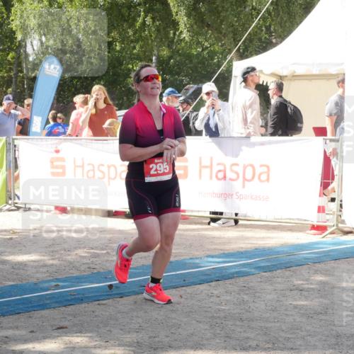 07.09.2025 - 19. Norderstedt Triathlon Zöllner http://msf.ph/oto/8787647 07.09.2025 13:27:49 Ziel 295, 1376 meine-sportfotos.de