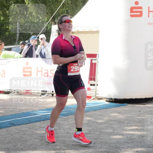 07.09.2025 - 19. Norderstedt Triathlon Zöllner http://msf.ph/oto/8787652 07.09.2025 13:27:49 Ziel 295, 1376 meine-sportfotos.de