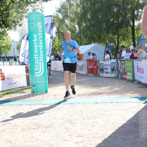 07.09.2025 - 19. Norderstedt Triathlon Zöllner http://msf.ph/oto/8787675 07.09.2025 15:58:45 Ziel 410, 427 meine-sportfotos.de
