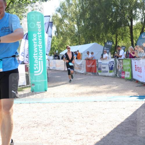 07.09.2025 - 19. Norderstedt Triathlon Zöllner http://msf.ph/oto/8787688 07.09.2025 15:58:47 Ziel 410, 427 meine-sportfotos.de