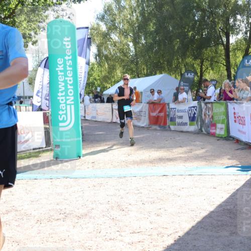 07.09.2025 - 19. Norderstedt Triathlon Zöllner http://msf.ph/oto/8787690 07.09.2025 15:58:47 Ziel 410, 427 meine-sportfotos.de
