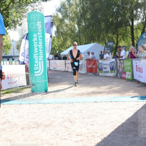 07.09.2025 - 19. Norderstedt Triathlon Zöllner http://msf.ph/oto/8787692 07.09.2025 15:58:48 Ziel 410, 427 meine-sportfotos.de