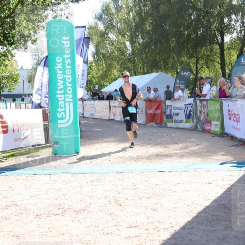07.09.2025 - 19. Norderstedt Triathlon Zöllner http://msf.ph/oto/8787695 07.09.2025 15:58:48 Ziel 410, 427 meine-sportfotos.de