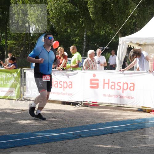 07.09.2025 - 19. Norderstedt Triathlon Zöllner http://msf.ph/oto/8787700 07.09.2025 13:29:24 Ziel 1235 meine-sportfotos.de