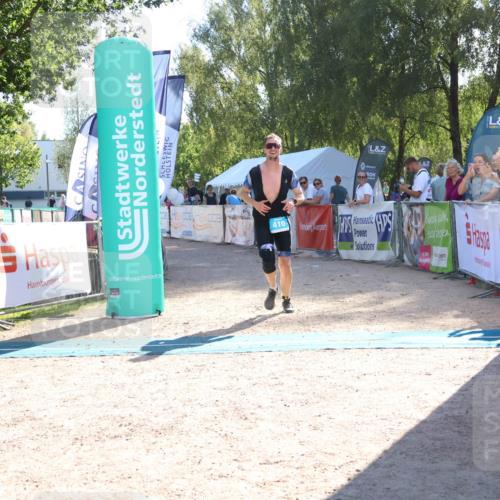 07.09.2025 - 19. Norderstedt Triathlon Zöllner http://msf.ph/oto/8787702 07.09.2025 15:58:48 Ziel 410, 427 meine-sportfotos.de