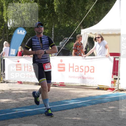 07.09.2025 - 19. Norderstedt Triathlon Zöllner http://msf.ph/oto/8787715 07.09.2025 13:29:31 Ziel 858, 1235 meine-sportfotos.de