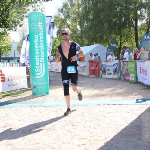 07.09.2025 - 19. Norderstedt Triathlon Zöllner http://msf.ph/oto/8787716 07.09.2025 15:58:49 Ziel 410, 427 meine-sportfotos.de