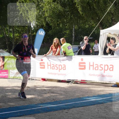 07.09.2025 - 19. Norderstedt Triathlon Zöllner http://msf.ph/oto/8787782 07.09.2025 13:30:51 Ziel 137 meine-sportfotos.de