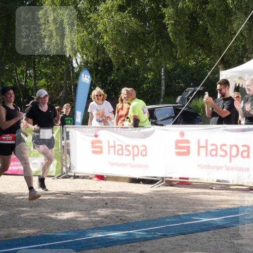 07.09.2025 - 19. Norderstedt Triathlon Zöllner http://msf.ph/oto/8787858 07.09.2025 13:33:22 Ziel 735 meine-sportfotos.de