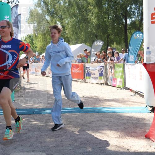 07.09.2025 - 19. Norderstedt Triathlon Zöllner http://msf.ph/oto/8787969 07.09.2025 13:39:25 Ziel 357, 1271 meine-sportfotos.de