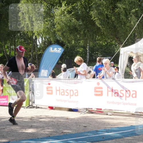 07.09.2025 - 19. Norderstedt Triathlon Zöllner http://msf.ph/oto/8788011 07.09.2025 13:36:34 Ziel 1326 meine-sportfotos.de