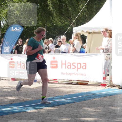 07.09.2025 - 19. Norderstedt Triathlon Zöllner http://msf.ph/oto/8788099 07.09.2025 13:37:56 Ziel 305 meine-sportfotos.de