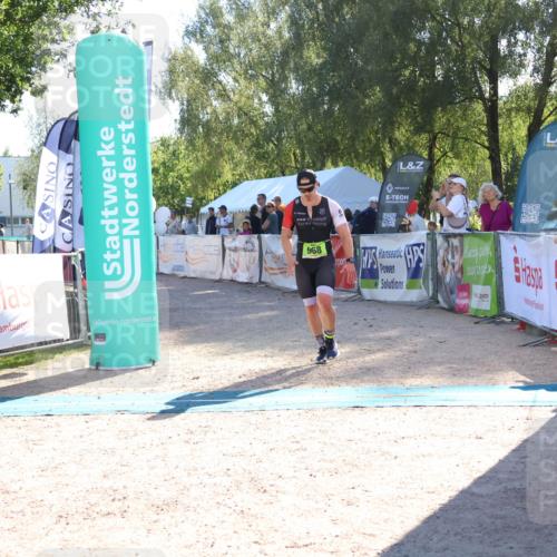 07.09.2025 - 19. Norderstedt Triathlon Zöllner http://msf.ph/oto/8788132 07.09.2025 16:04:02 Ziel 968 meine-sportfotos.de