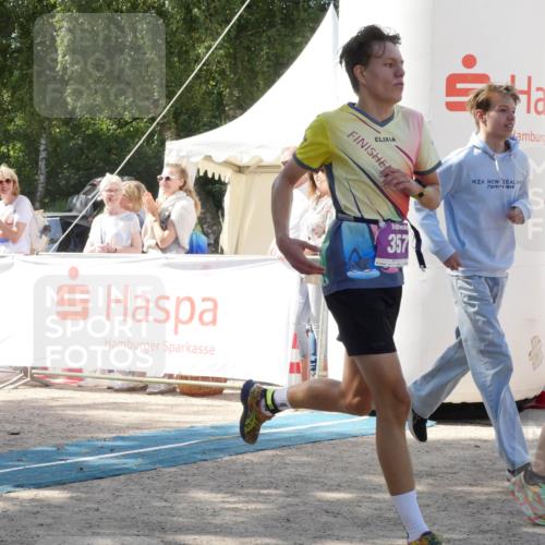 07.09.2025 - 19. Norderstedt Triathlon Zöllner http://msf.ph/oto/8788134 07.09.2025 13:39:26 Ziel 357, 1271 meine-sportfotos.de