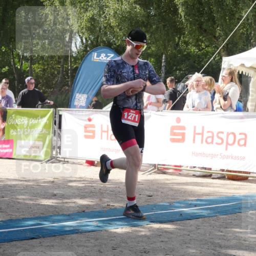 07.09.2025 - 19. Norderstedt Triathlon Zöllner http://msf.ph/oto/8788140 07.09.2025 13:39:30 Ziel 357, 1271 meine-sportfotos.de