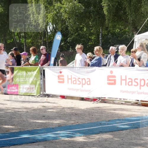 07.09.2025 - 19. Norderstedt Triathlon Zöllner http://msf.ph/oto/8788268 07.09.2025 13:43:27 Ziel 323 meine-sportfotos.de