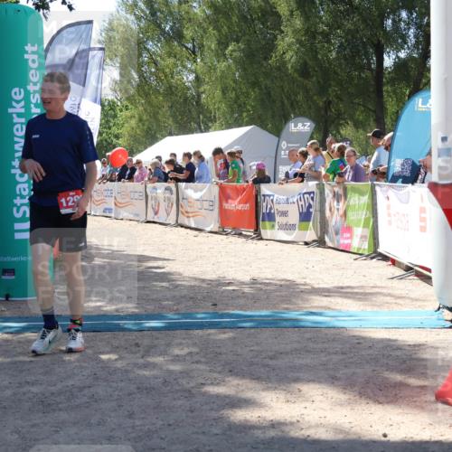 07.09.2025 - 19. Norderstedt Triathlon Zöllner http://msf.ph/oto/8788270 07.09.2025 13:41:26 Ziel 742, 1299 meine-sportfotos.de
