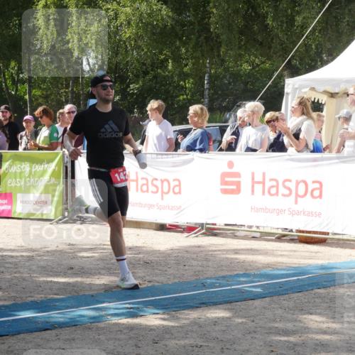 07.09.2025 - 19. Norderstedt Triathlon Zöllner http://msf.ph/oto/8788284 07.09.2025 13:43:33 Ziel 142, 323 meine-sportfotos.de