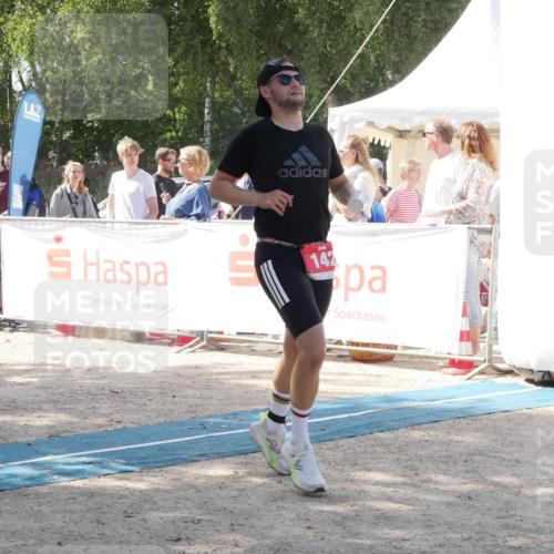 07.09.2025 - 19. Norderstedt Triathlon Zöllner http://msf.ph/oto/8788292 07.09.2025 13:43:33 Ziel 142, 323 meine-sportfotos.de