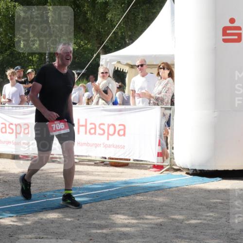 07.09.2025 - 19. Norderstedt Triathlon Zöllner http://msf.ph/oto/8788303 07.09.2025 13:43:52 Ziel 706 meine-sportfotos.de