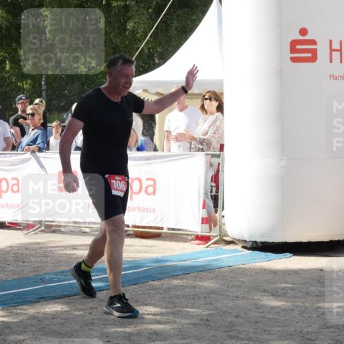 07.09.2025 - 19. Norderstedt Triathlon Zöllner http://msf.ph/oto/8788306 07.09.2025 13:43:52 Ziel 706 meine-sportfotos.de