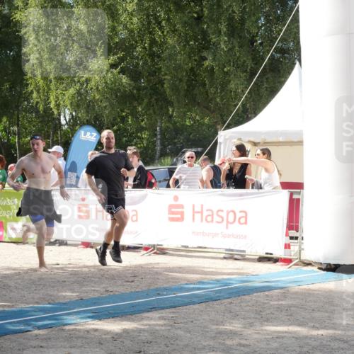 07.09.2025 - 19. Norderstedt Triathlon Zöllner http://msf.ph/oto/8788580 07.09.2025 13:49:26 Ziel 320, 789 meine-sportfotos.de