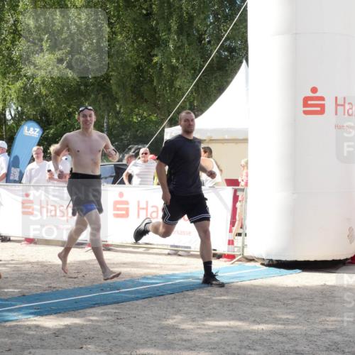 07.09.2025 - 19. Norderstedt Triathlon Zöllner http://msf.ph/oto/8788584 07.09.2025 13:49:26 Ziel 320, 789 meine-sportfotos.de