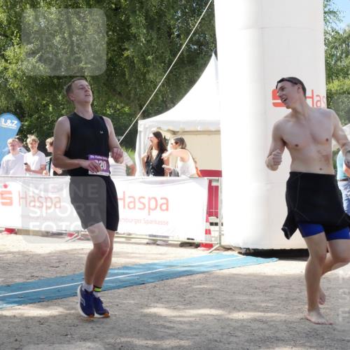 07.09.2025 - 19. Norderstedt Triathlon Zöllner http://msf.ph/oto/8788591 07.09.2025 13:49:27 Ziel 320, 789 meine-sportfotos.de
