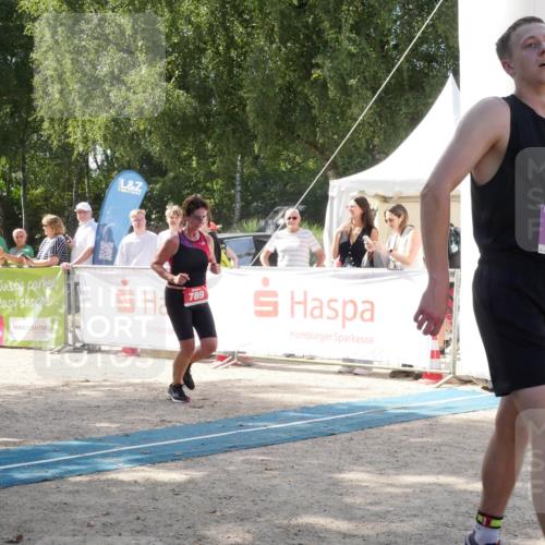 07.09.2025 - 19. Norderstedt Triathlon Zöllner http://msf.ph/oto/8788597 07.09.2025 13:49:28 Ziel 320, 789 meine-sportfotos.de