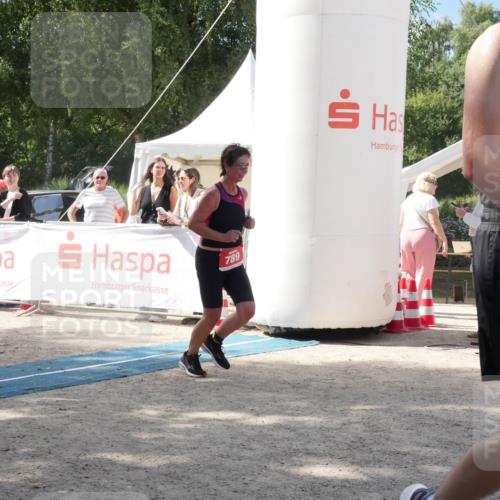07.09.2025 - 19. Norderstedt Triathlon Zöllner http://msf.ph/oto/8788602 07.09.2025 13:49:29 Ziel 320, 789 meine-sportfotos.de