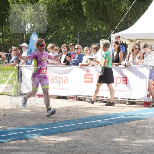 07.09.2025 - 19. Norderstedt Triathlon Zöllner http://msf.ph/oto/8788655 07.09.2025 13:51:01 Ziel 235, 747 meine-sportfotos.de