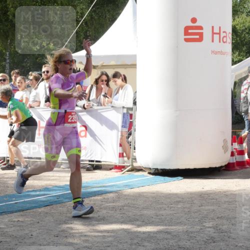 07.09.2025 - 19. Norderstedt Triathlon Zöllner http://msf.ph/oto/8788662 07.09.2025 13:51:02 Ziel 235, 747 meine-sportfotos.de