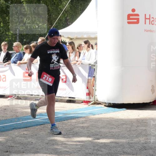 07.09.2025 - 19. Norderstedt Triathlon Zöllner http://msf.ph/oto/8788686 07.09.2025 13:51:21 Ziel 219, 1356 meine-sportfotos.de