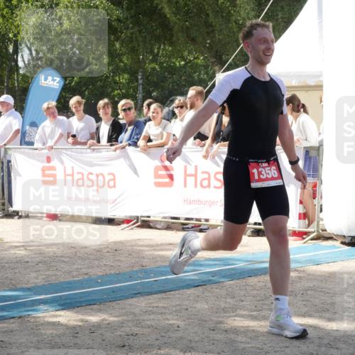 07.09.2025 - 19. Norderstedt Triathlon Zöllner http://msf.ph/oto/8788695 07.09.2025 13:51:25 Ziel 219, 1356 meine-sportfotos.de