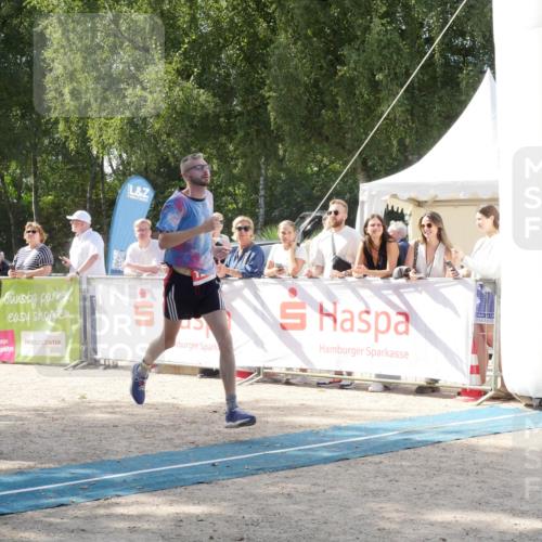 07.09.2025 - 19. Norderstedt Triathlon Zöllner http://msf.ph/oto/8788839 07.09.2025 13:54:37 Ziel 319, 1261 meine-sportfotos.de