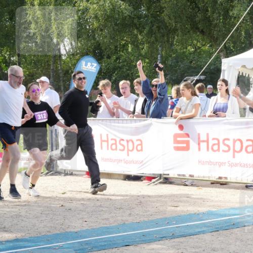 07.09.2025 - 19. Norderstedt Triathlon Zöllner http://msf.ph/oto/8788992 07.09.2025 13:58:27 Ziel 298, 312 meine-sportfotos.de