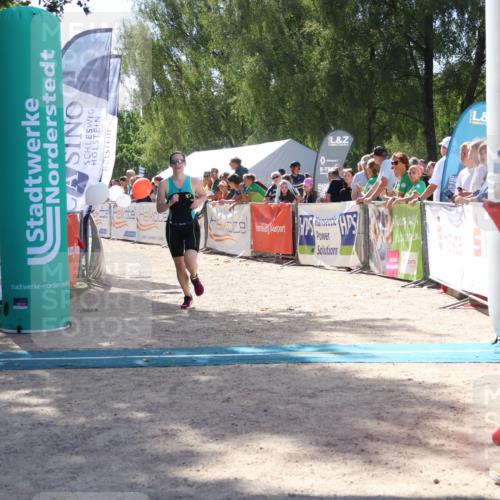 07.09.2025 - 19. Norderstedt Triathlon Zöllner http://msf.ph/oto/8788993 07.09.2025 13:47:59 Ziel 240, 349 meine-sportfotos.de