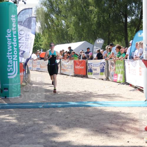 07.09.2025 - 19. Norderstedt Triathlon Zöllner http://msf.ph/oto/8788996 07.09.2025 13:47:59 Ziel 240, 349 meine-sportfotos.de