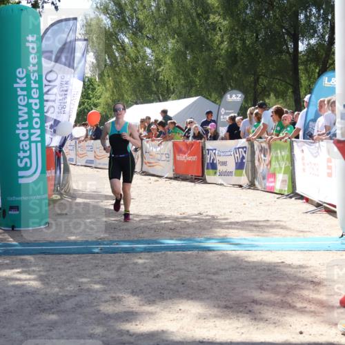 07.09.2025 - 19. Norderstedt Triathlon Zöllner http://msf.ph/oto/8788998 07.09.2025 13:47:59 Ziel 240, 349 meine-sportfotos.de